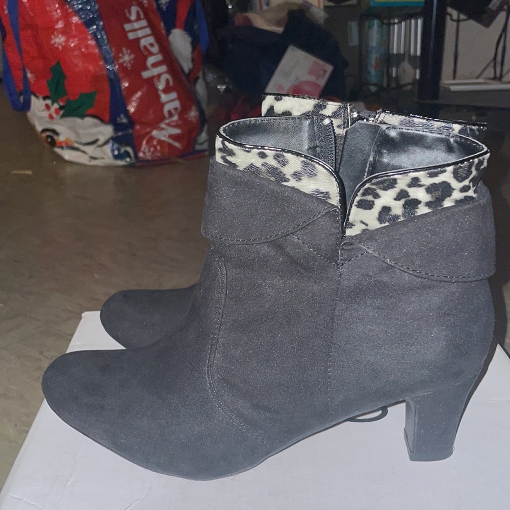 *** Final Sale*** Black booties